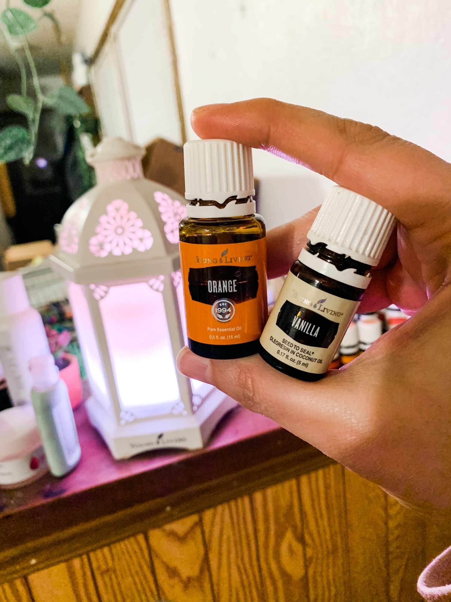 Stick with me long enough and you’ll quickly learn just how much I love & use orange essential oil- so combining this with vanilla for a creamsicle scent was only natural!