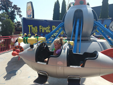 he flying airplanes inside Planet Snoopy