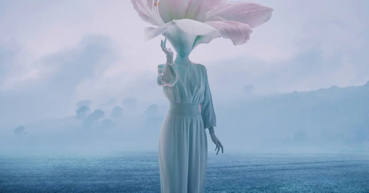 Vrouw met bloem als hoofd symboliseert innerlijke leegte