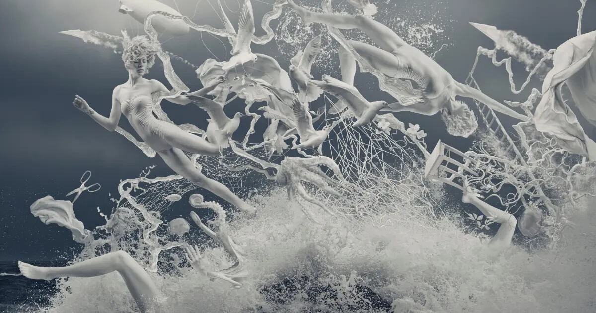 Surrealistisch beeld van een vrouw in een stormachtige zee omringd door zwevende lichamen, vogels en voorwerpen — een visuele metafoor voor innerlijke chaos, overbelasting en het verdrinken in verantwoordelijkheden.