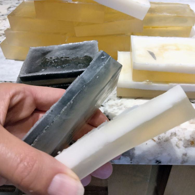 how to make layered melt and pour soap