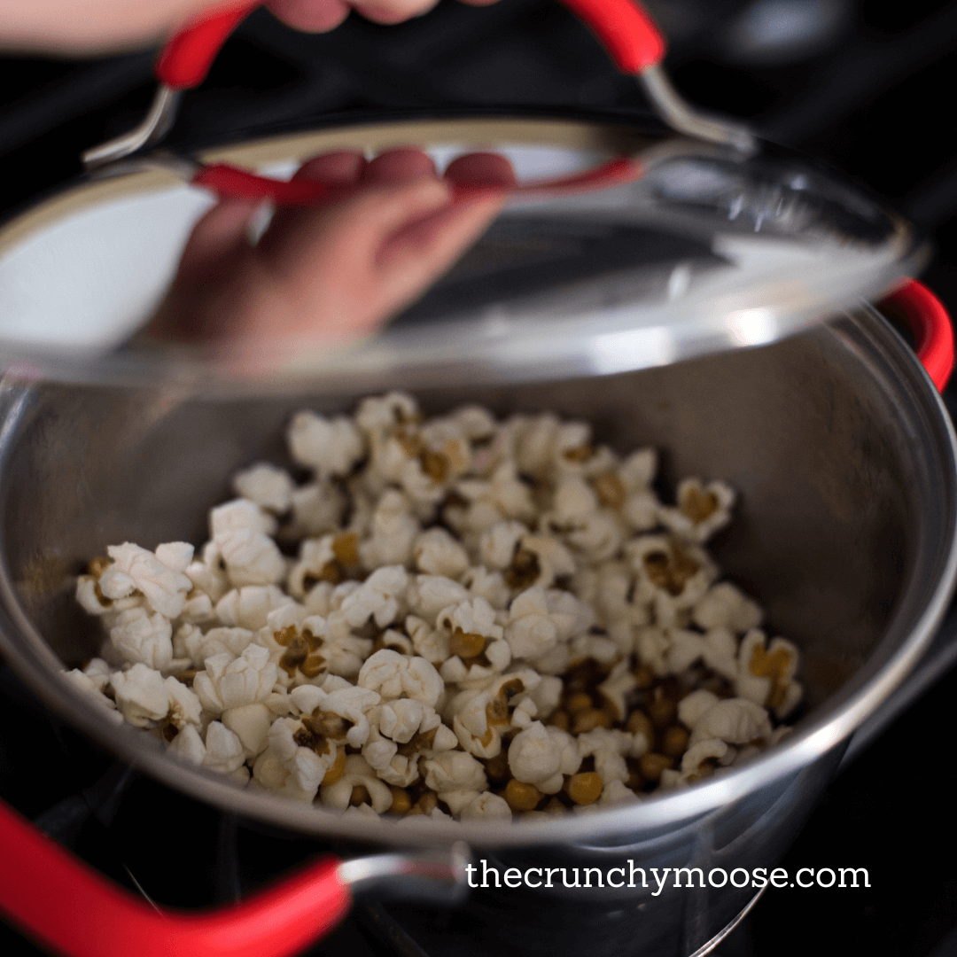 how to make old fashioned popcorn on the stovetop